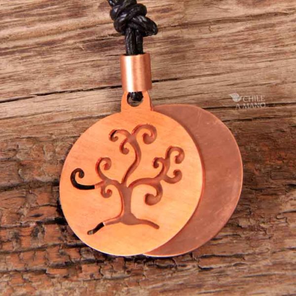 Amuleto de cobre con árbol de la vida
