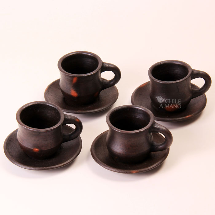 Set de cuatro tazas de greda y cobre para café espresso