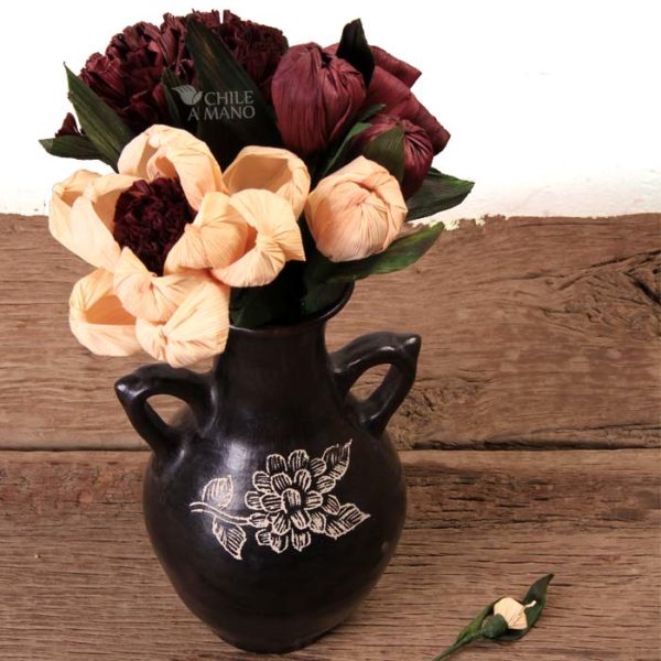 Ramo de flores de choclo morado y blanco