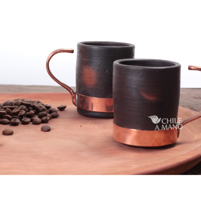 Set de cuatro tazas de greda y cobre para café espresso