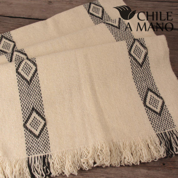 Telar Mapuche blanco y negro con Iconografía