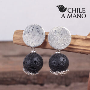 Aros de plata tejida y piedra volcánica