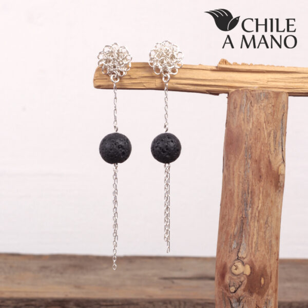 Aros largos de plata y piedra volcánica