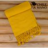Bufanda de alpaca natural color amarillo oro