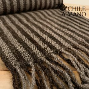 Alternative view of Bufanda en alpaca natural grises