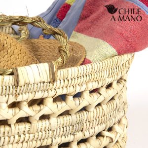 Alternative view of Canasto de Ñocha calado con asas de manila