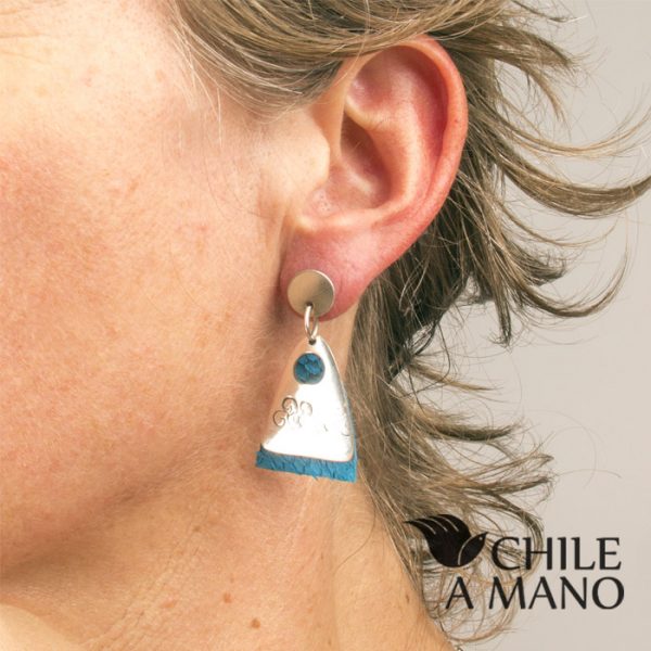 Aros copihue en plata y cuero de salmón
