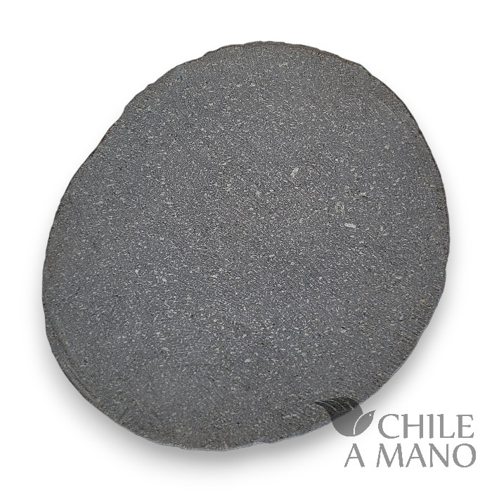 Plato de piedra gris oscuro