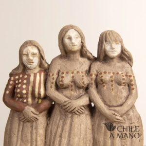 Alternative view of Estatuilla Mujeres Selknams