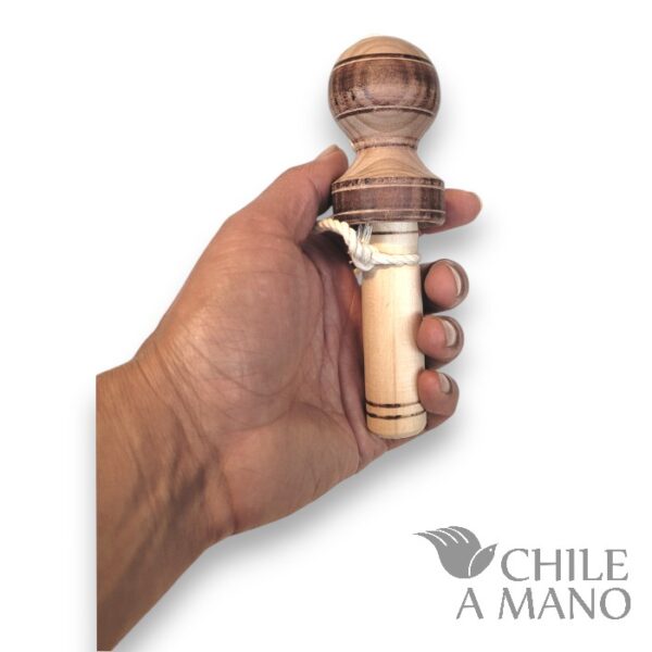 Trompo y Emboque en madera – juego tradicional chileno