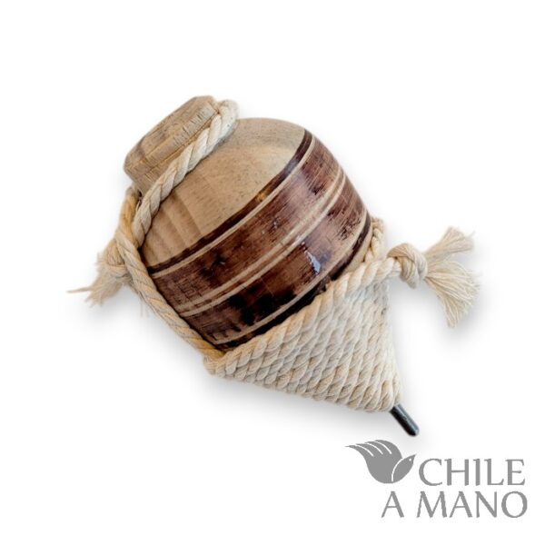Trompo y Emboque en madera – juego tradicional chileno