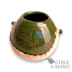 Mate pequeño de cerámica esmaltada verde y cuero