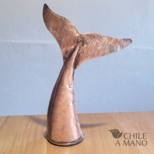 Alternative view of Cola de ballena en cobre